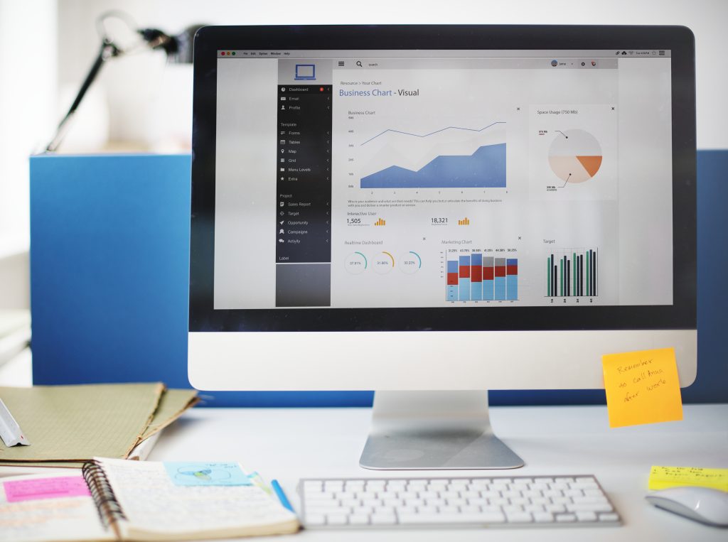 Desktop mit verschiedenen Graphen abgebildet