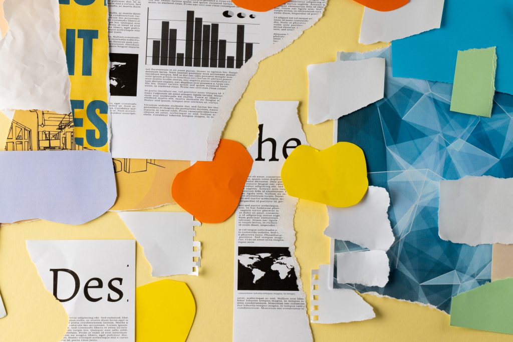 Papierschnippsel auf gelbem Hintergrund